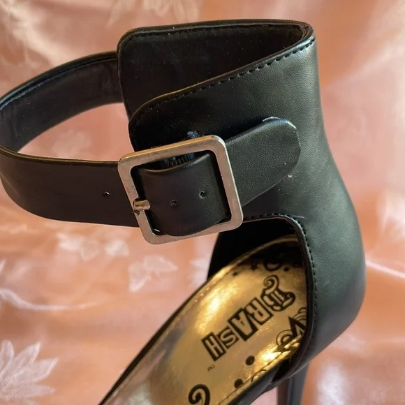 Vintage Brash Strappy Sandal - Picture 3 of 5